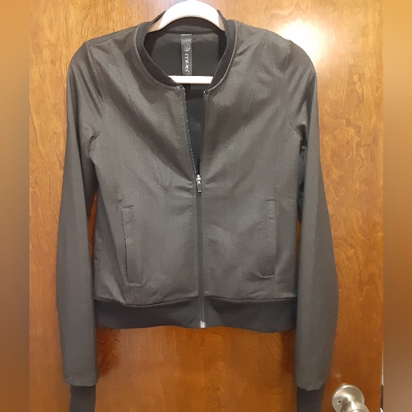 Lightweight jacket - Picture 2 of 5
